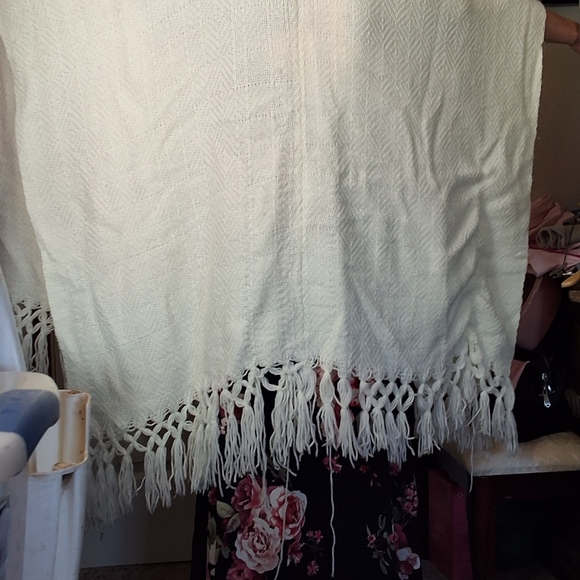 Shawl - Picture 5 of 8